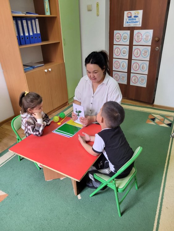 "Балабақша ауласындағы жемістер мен көкөністер"