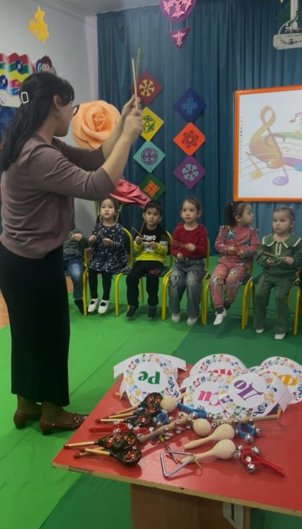 "Сүйкімді балапан"  Музыка жетекшісі Орынтаева М.Ы